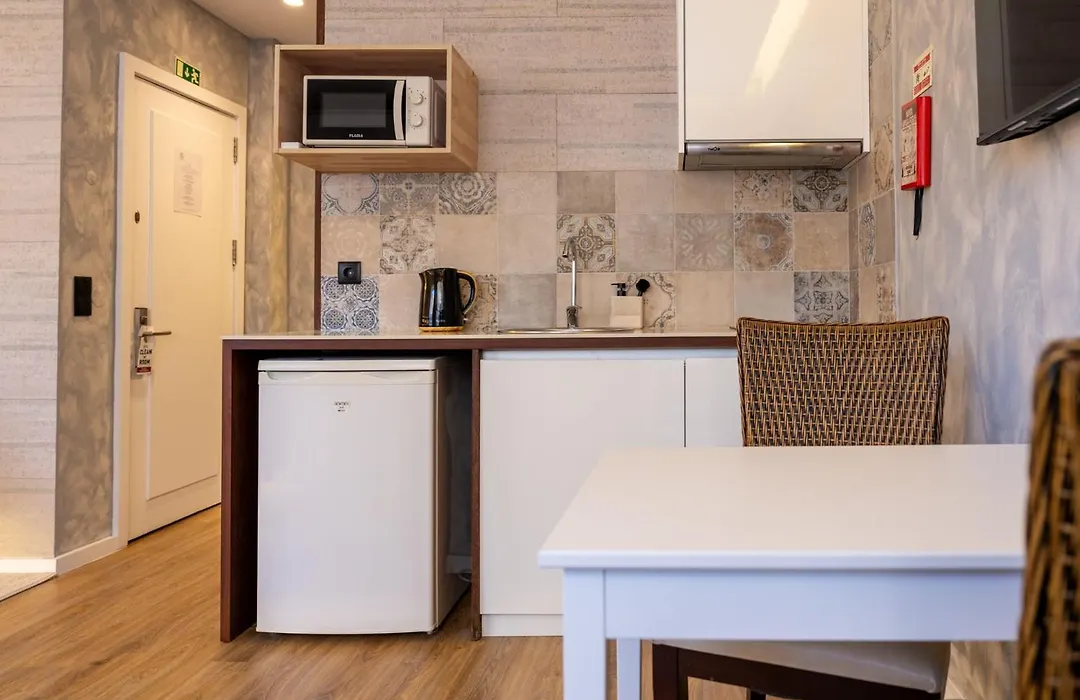 Lounge Inn Guest House-1