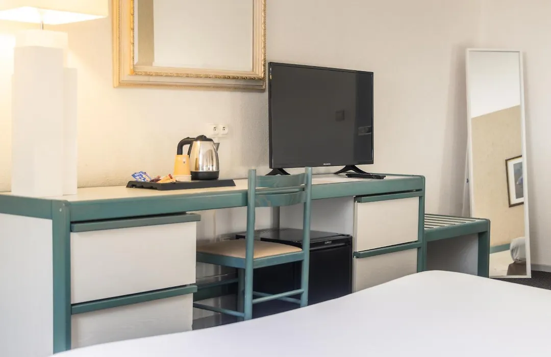 Hôtel Paradis-1
