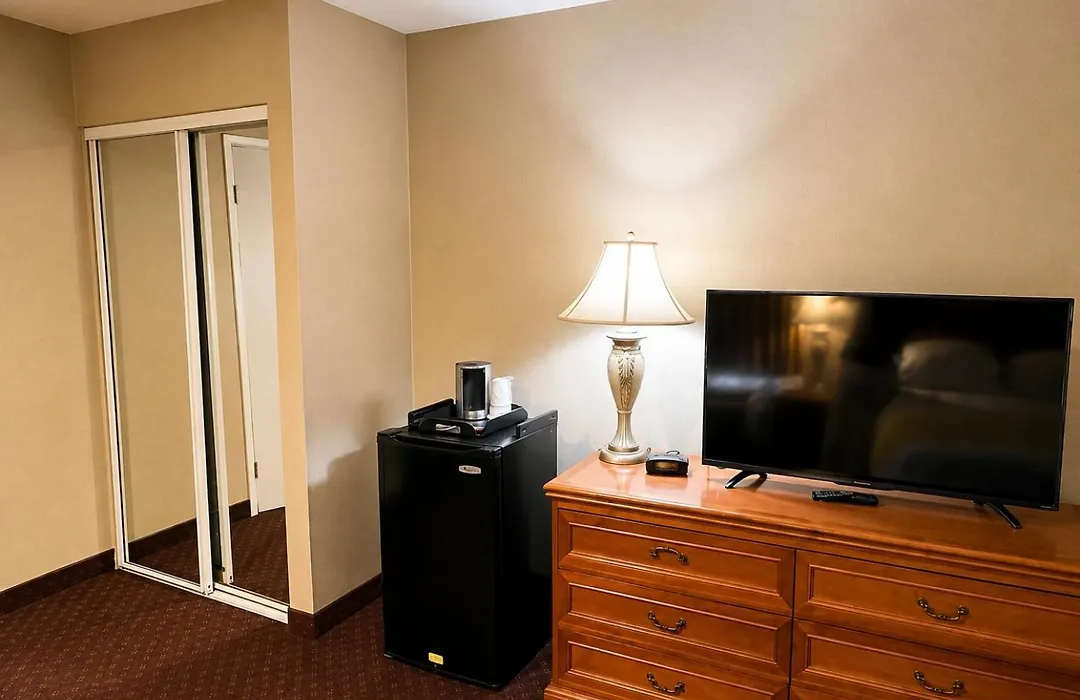 Burbank Inn And Suites-1