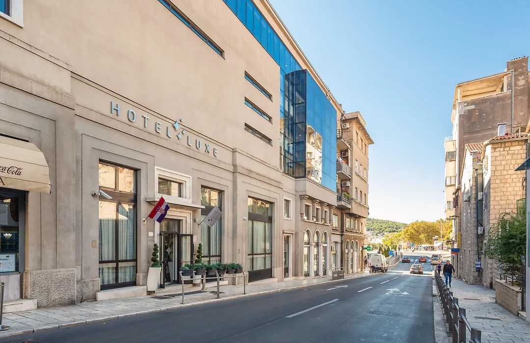 Hotel Luxe-1