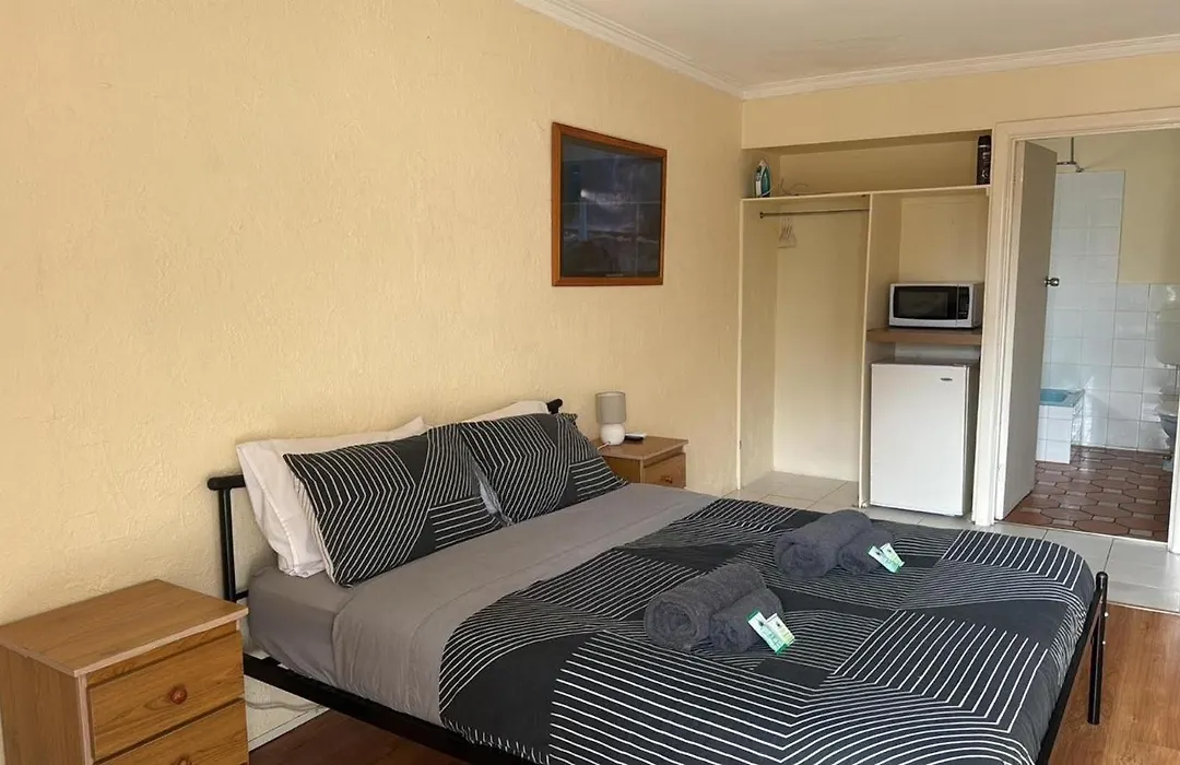 Turn-In Motel-1