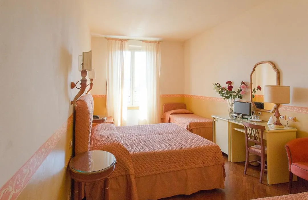 Hotel Aurora-1