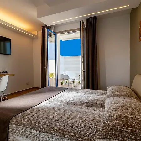 Sundeck Hotel-2