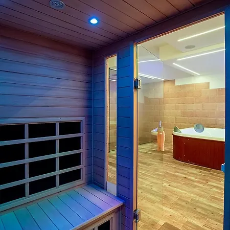 Sundeck Hotel-3