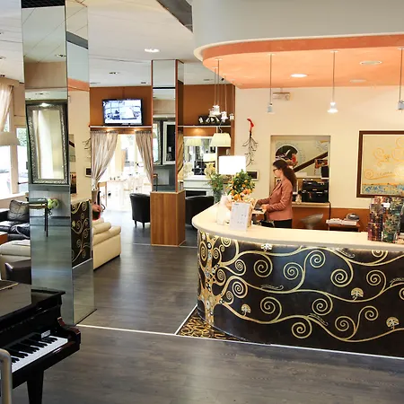 Hotel Italia-2