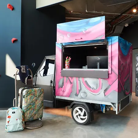 Moxy Amsterdam Schiphol Airport-3