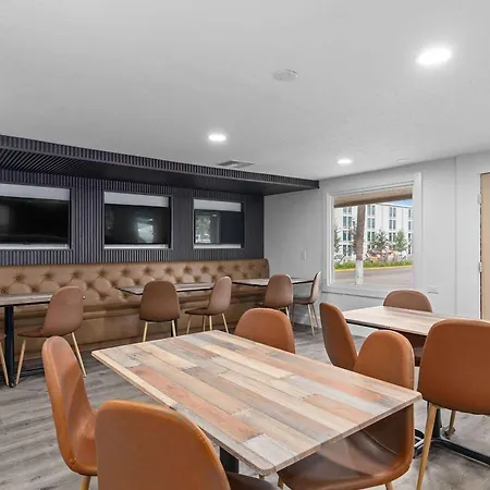 Super 8 By Wyndham Kissimmee-Orlando-3