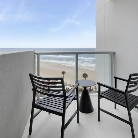Renaissance Daytona Beach Oceanfront Hotel-3