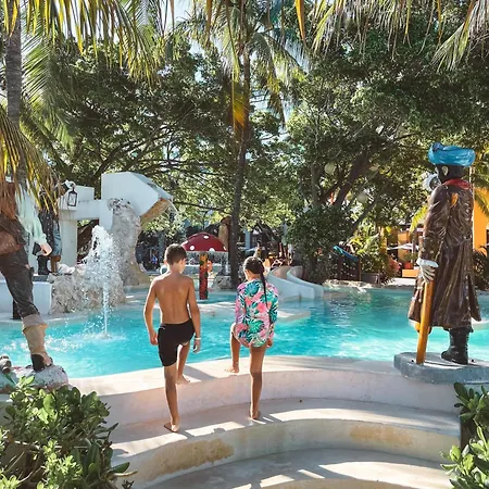 Grand Oasis Palm-3