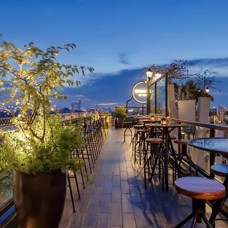 La Mejor Hotel & Sky Bar-2