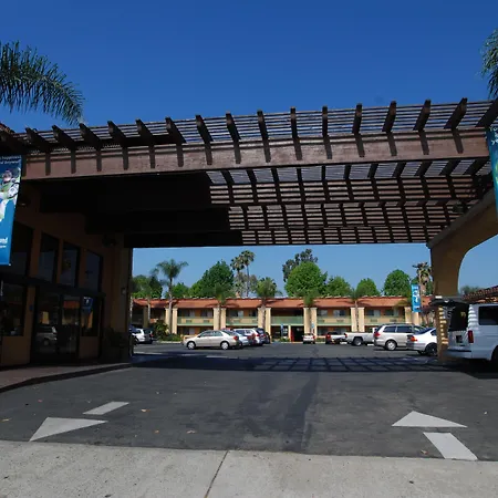 Stanford Inn & Suites Anaheim-3