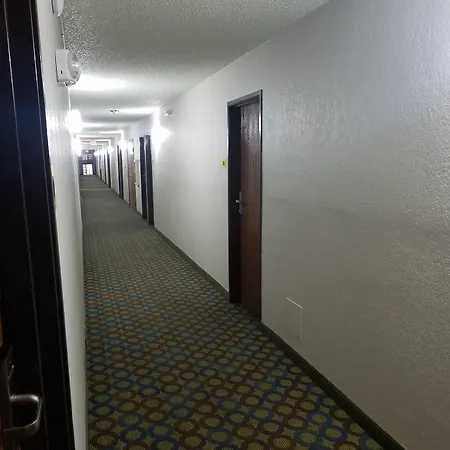 Super 8 By Wyndham Independence Kansas City-2
