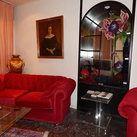 Hotel Montree-2