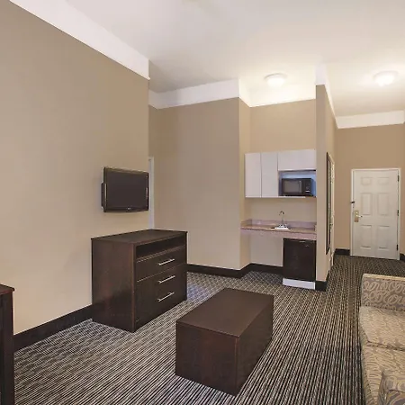 La Quinta Inn & Suites Beaumont West-2
