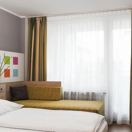 Business & Budget Hotel Tessin-3