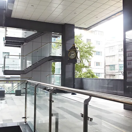 Rainbow Hotel Myeongdong-3