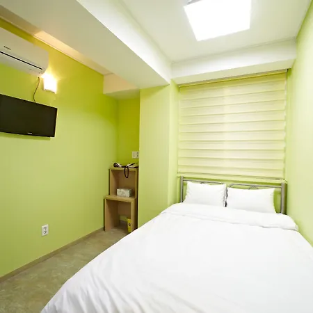 Rainbow Hotel Myeongdong-2