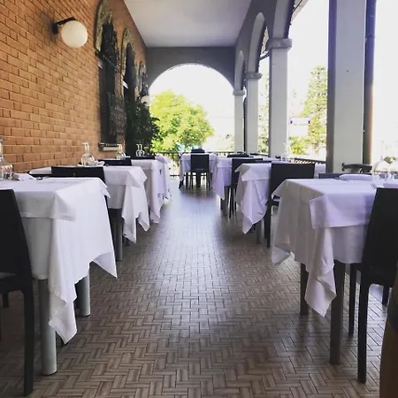 Hotel Ristorante Gallo D'Oro-3