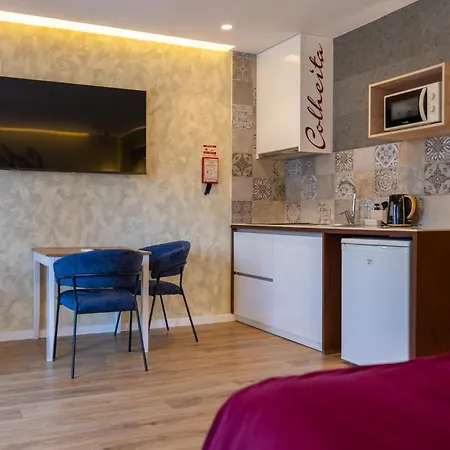 Lounge Inn Guest House-3