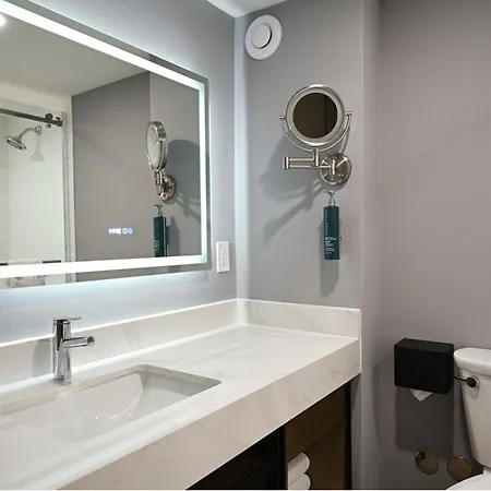 Hilton Winnipeg Airport Suites-3