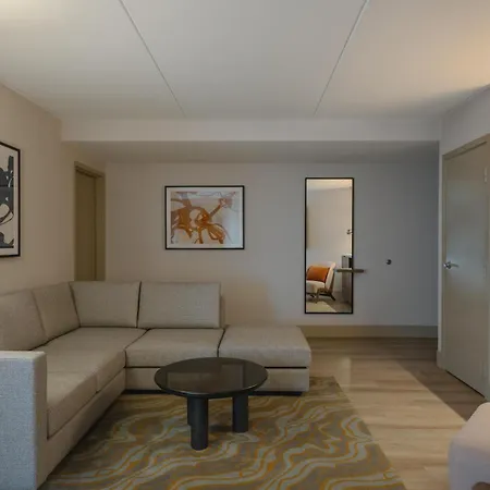 Hilton Winnipeg Airport Suites-3