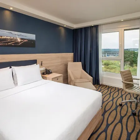 Hampton By Hilton Frankfurt Airport-2