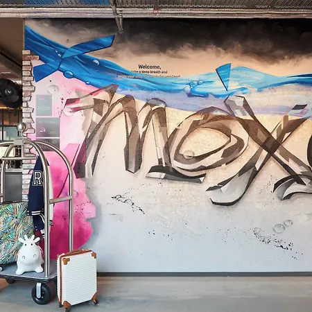 Moxy Amsterdam Schiphol Airport-2