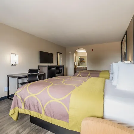 Super 8 By Wyndham Lake Charles Northeast-3