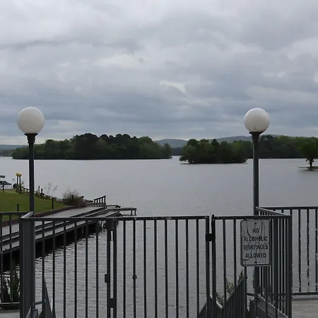 Baymont On The Lake By Wyndham Hot Springs-2