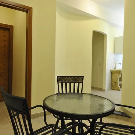 Roma Tourist House-2