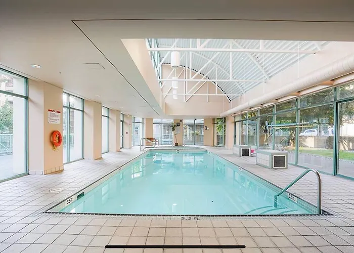 Luxury 2-Bedroom Condo Beach Side Yaletown
