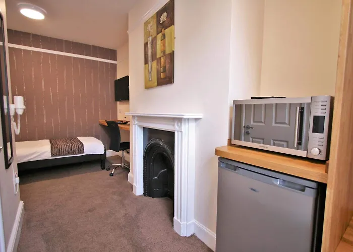 Central Hotel Cheltenham by Roomsbooked