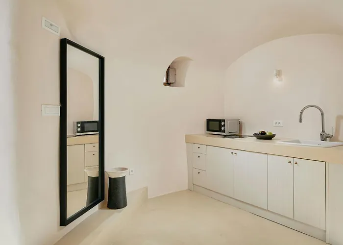 Mystique, A Luxury Collection Hotel, Santorini (Adults Only)