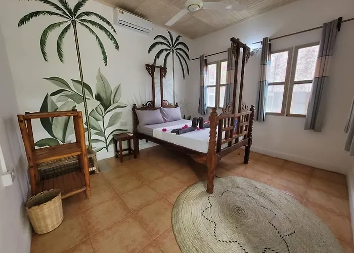 Driftwood Beach Lodge