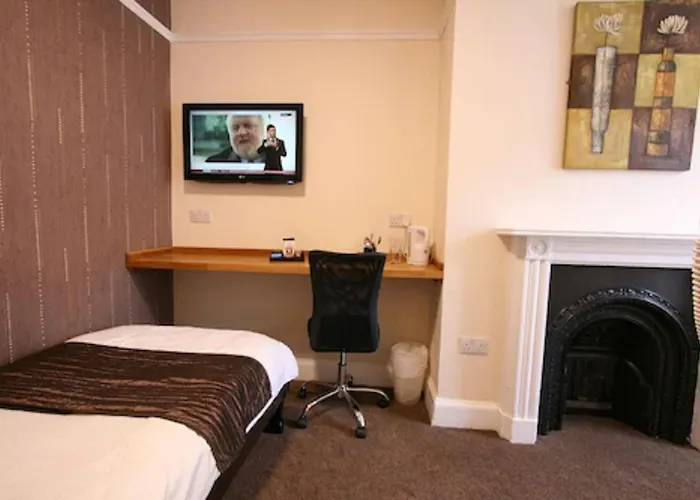 Central Hotel Cheltenham by Roomsbooked
