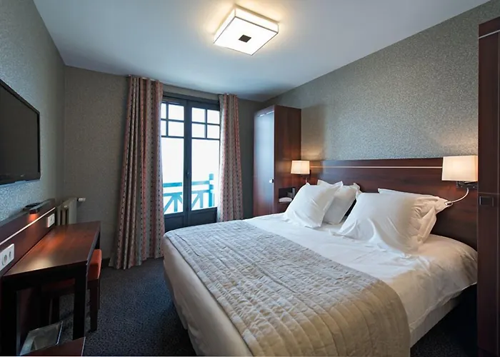 Ambassadeurs Logis Hotel