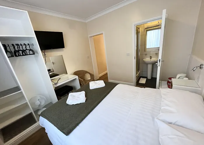 Melbourne House Hotel