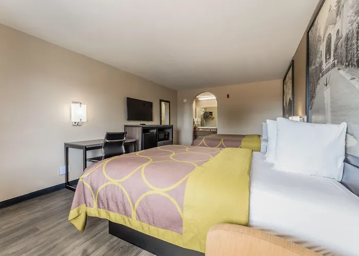 Super 8 By Wyndham Lake Charles Northeast