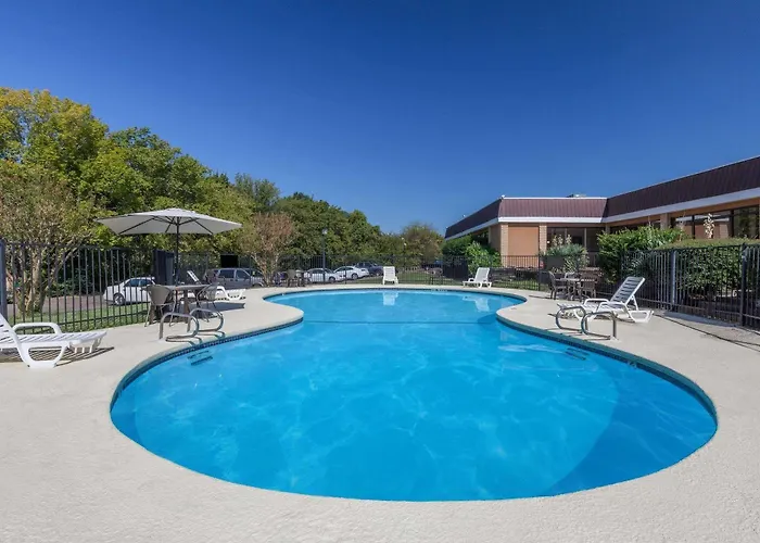 Executive Inn Of Mt Pleasant.