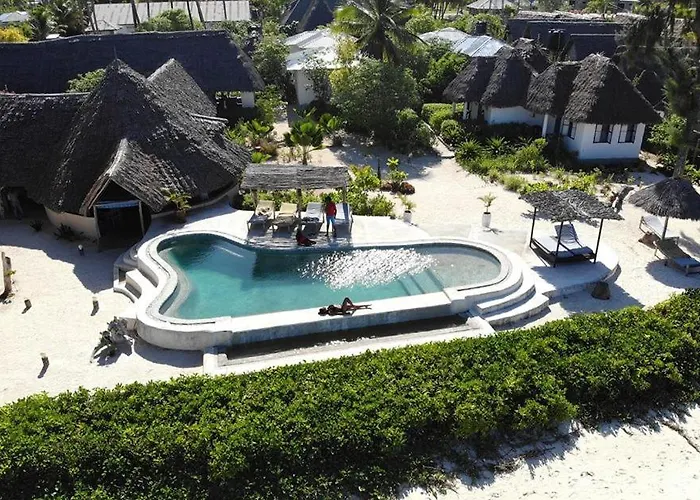 Driftwood Beach Lodge